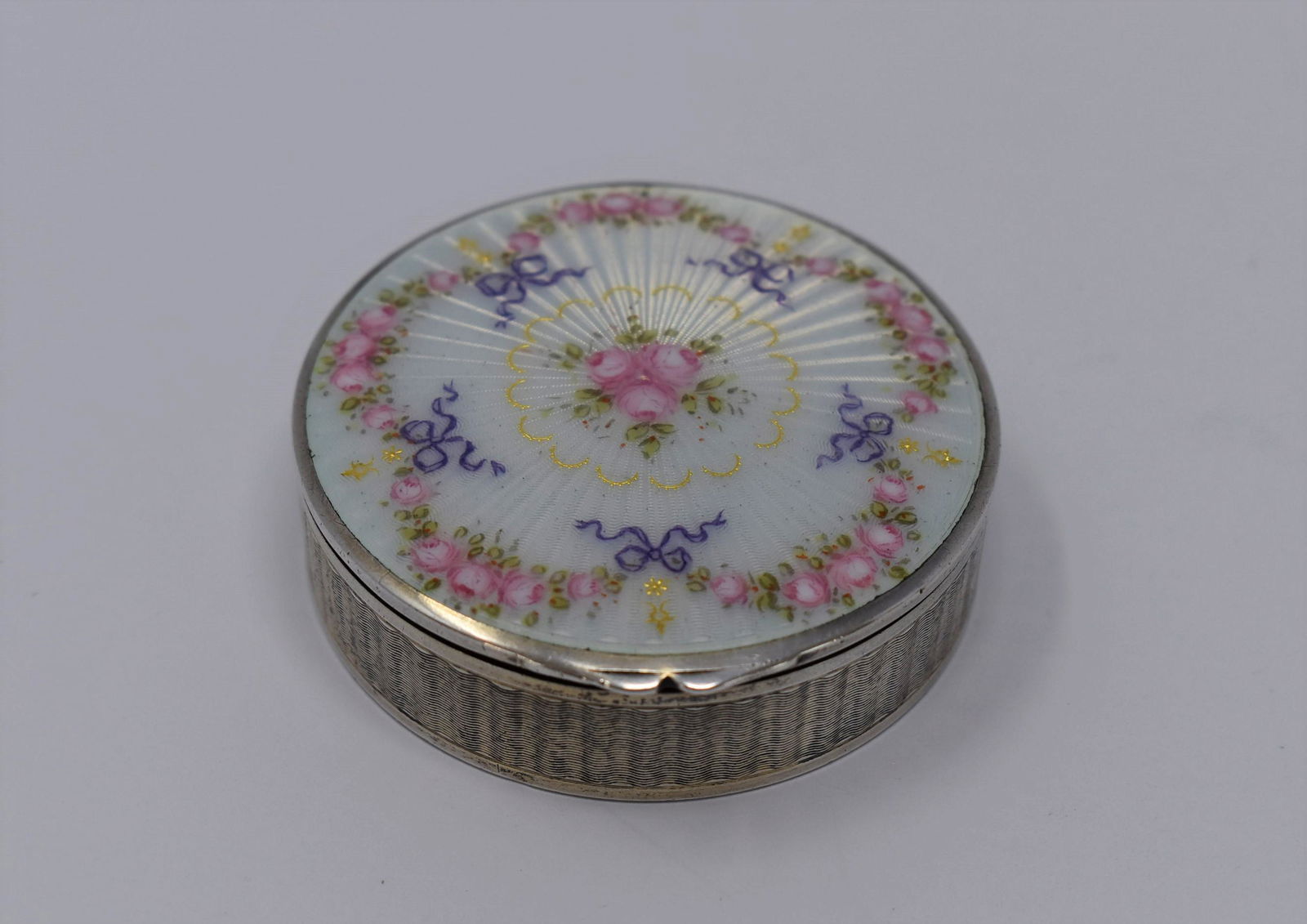 A 935 silver and guilloche enamel pill box, C.1920 (1 of 7)