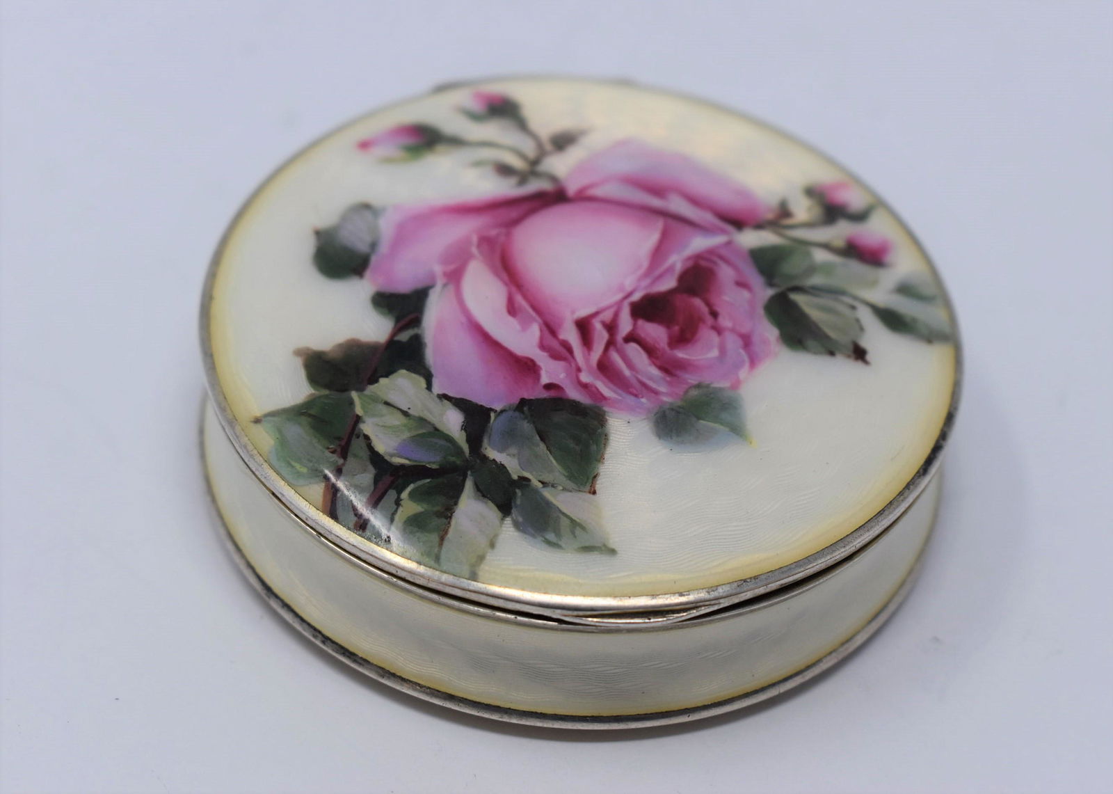 Continental .935 silver and guilloche enamel pill box (1 of 11)
