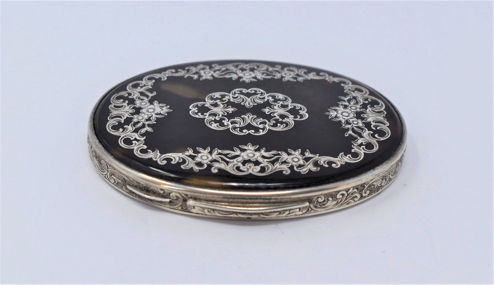 .935 Continental silver and tortoise shell case (1 of 8)