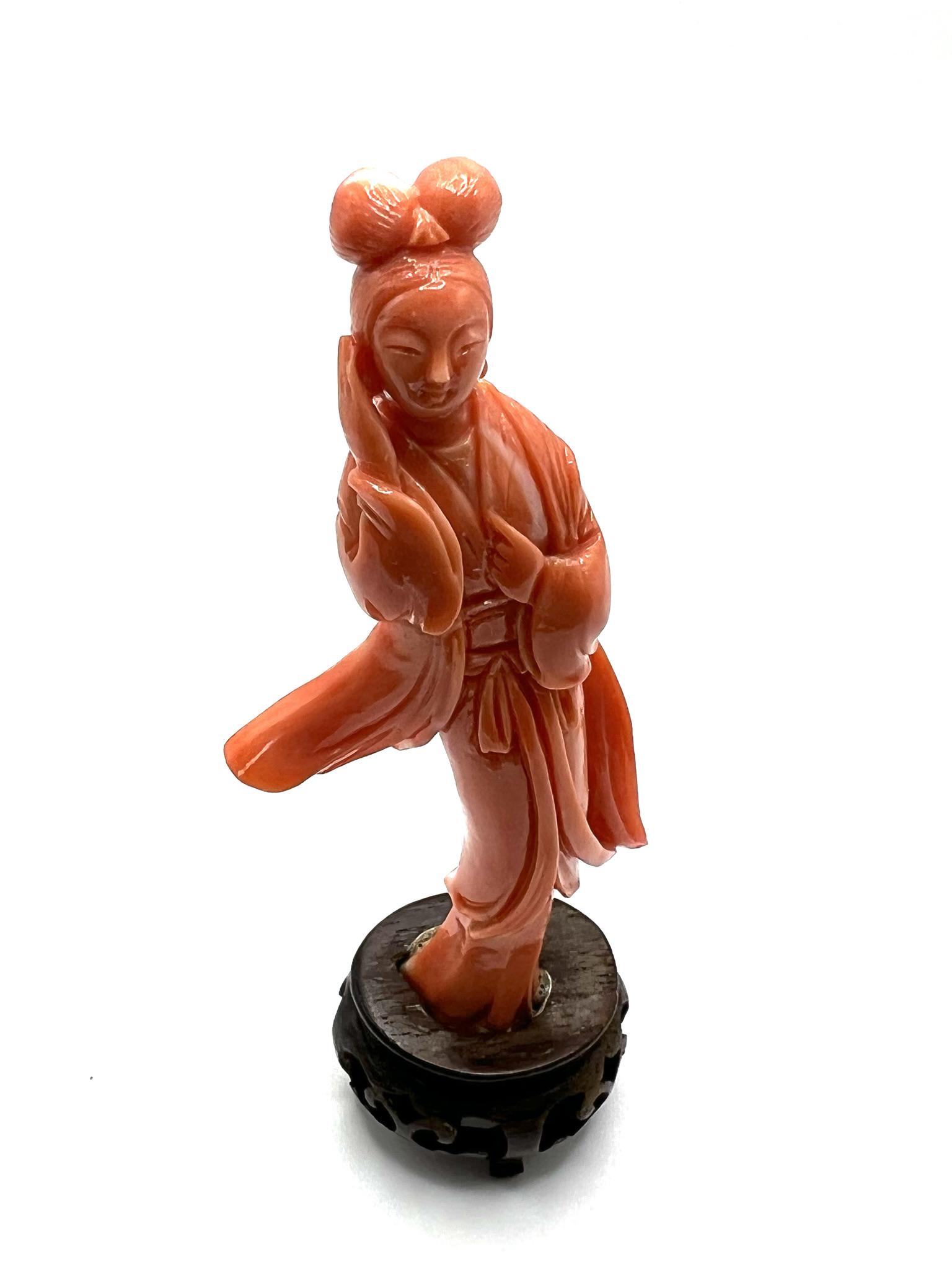Small vintage Chinese coral carving (1 of 15)