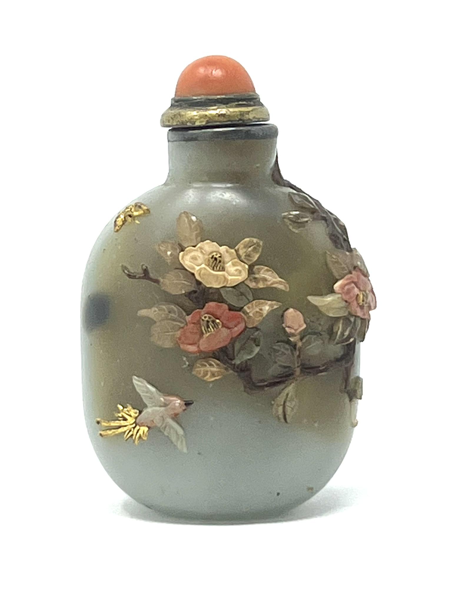 Embellished  glass snuff bottle (1 of 12)