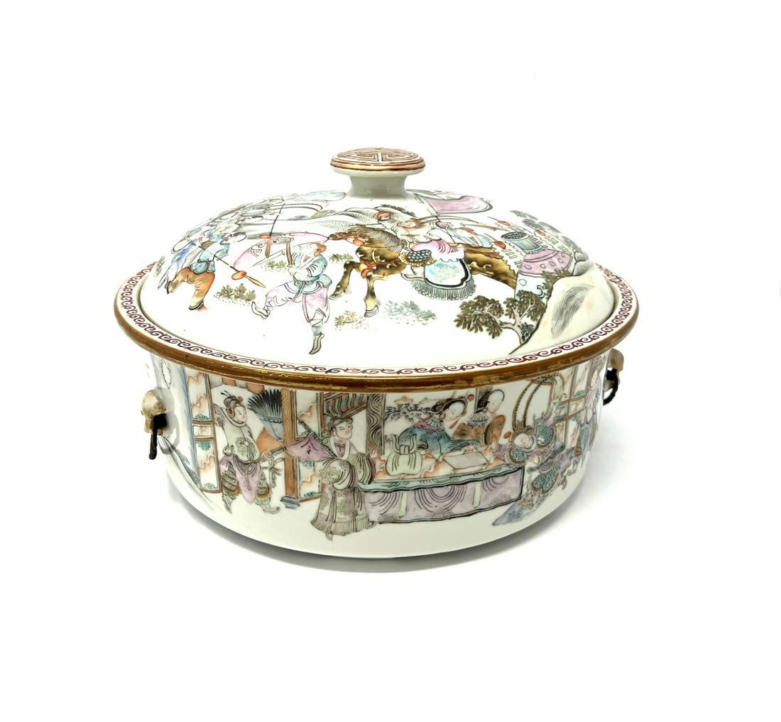 Large Chinese famille rose porcelain covered dish (1 of 16)