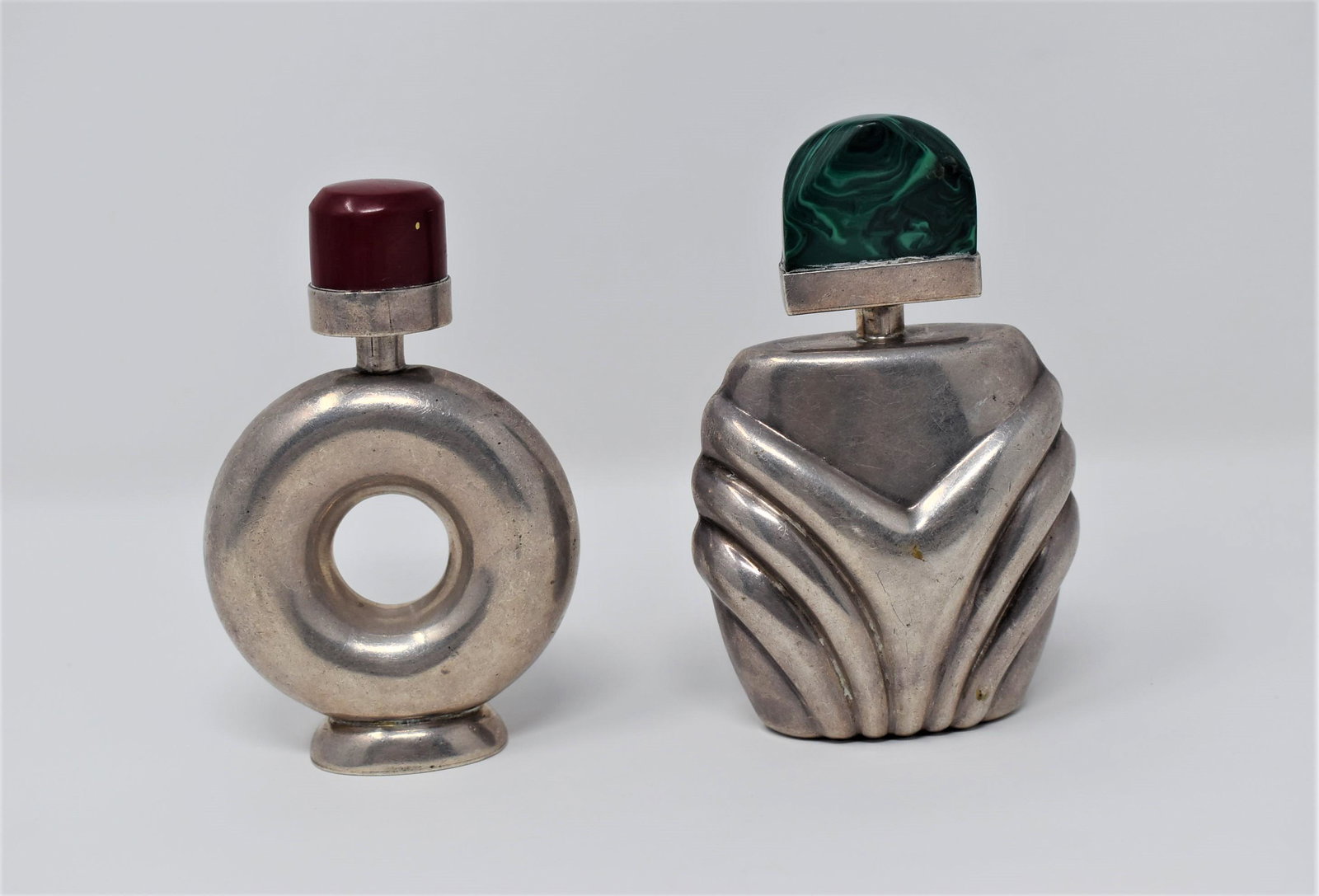 Two unusual Art Deco sterling silver scent bottles (1 of 8)