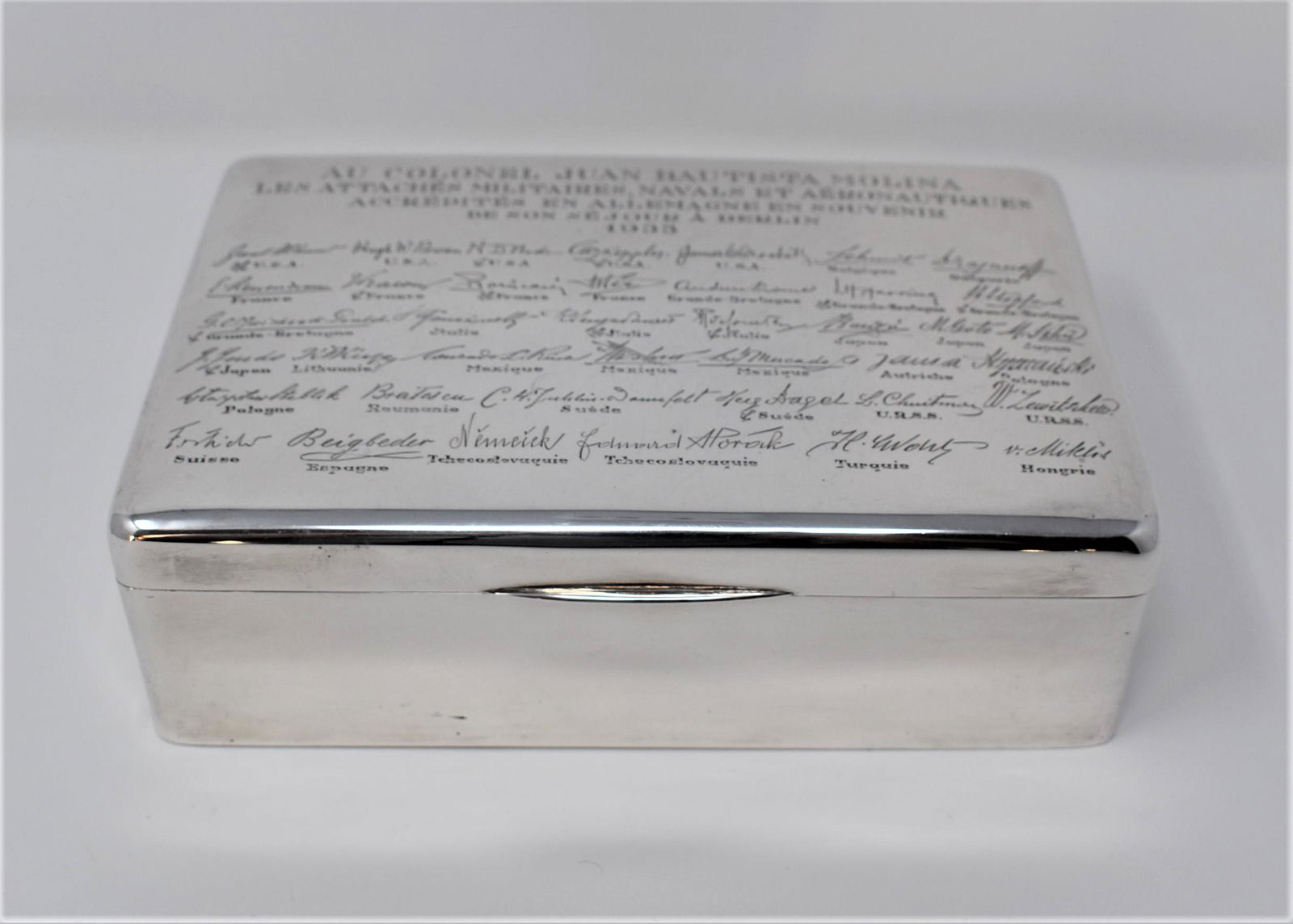 Military commemorative Art deco sterling silver cigar box (1 of 10)