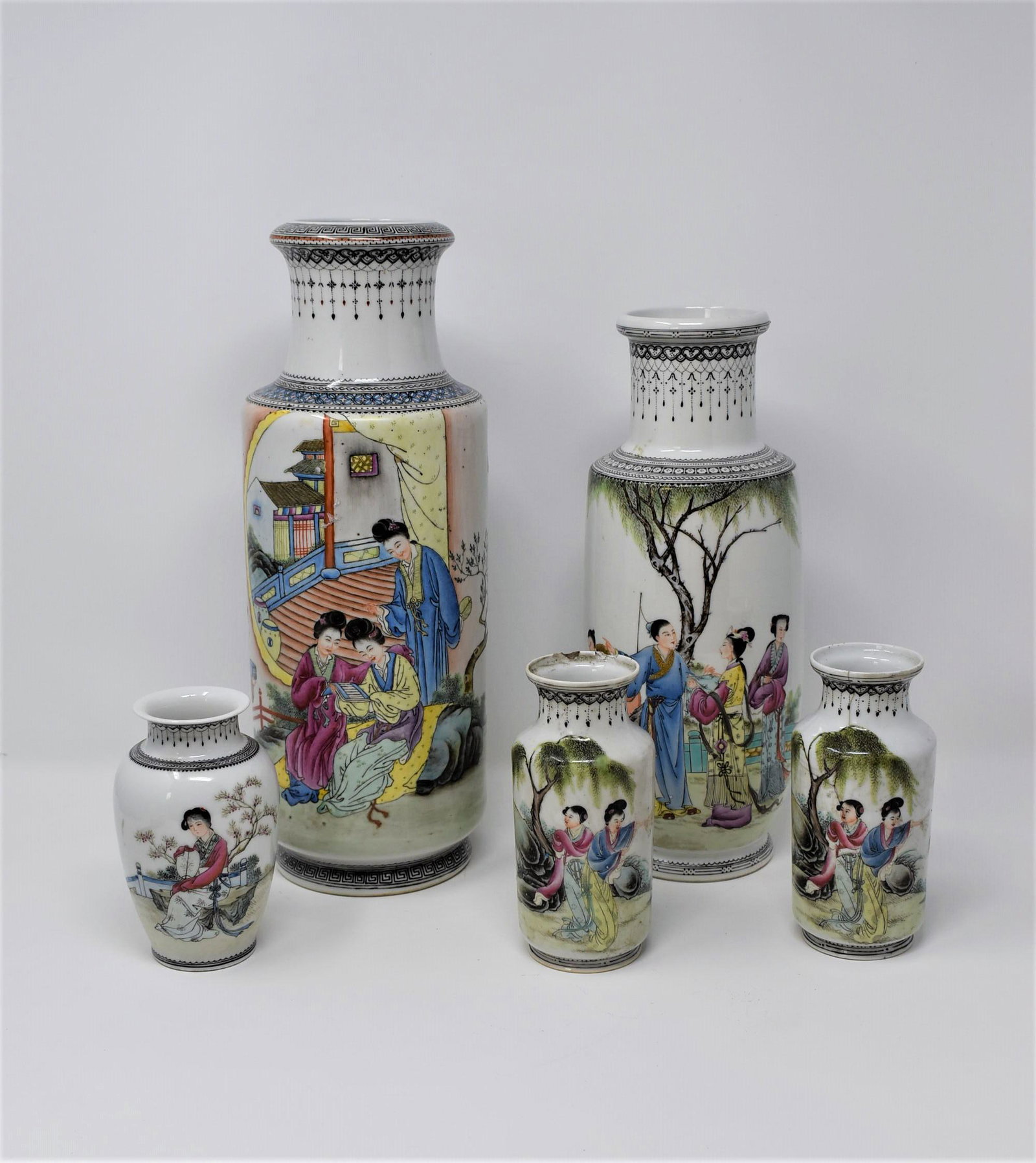 Group of 5 chinese Republic period porcelain vases (1 of 20)
