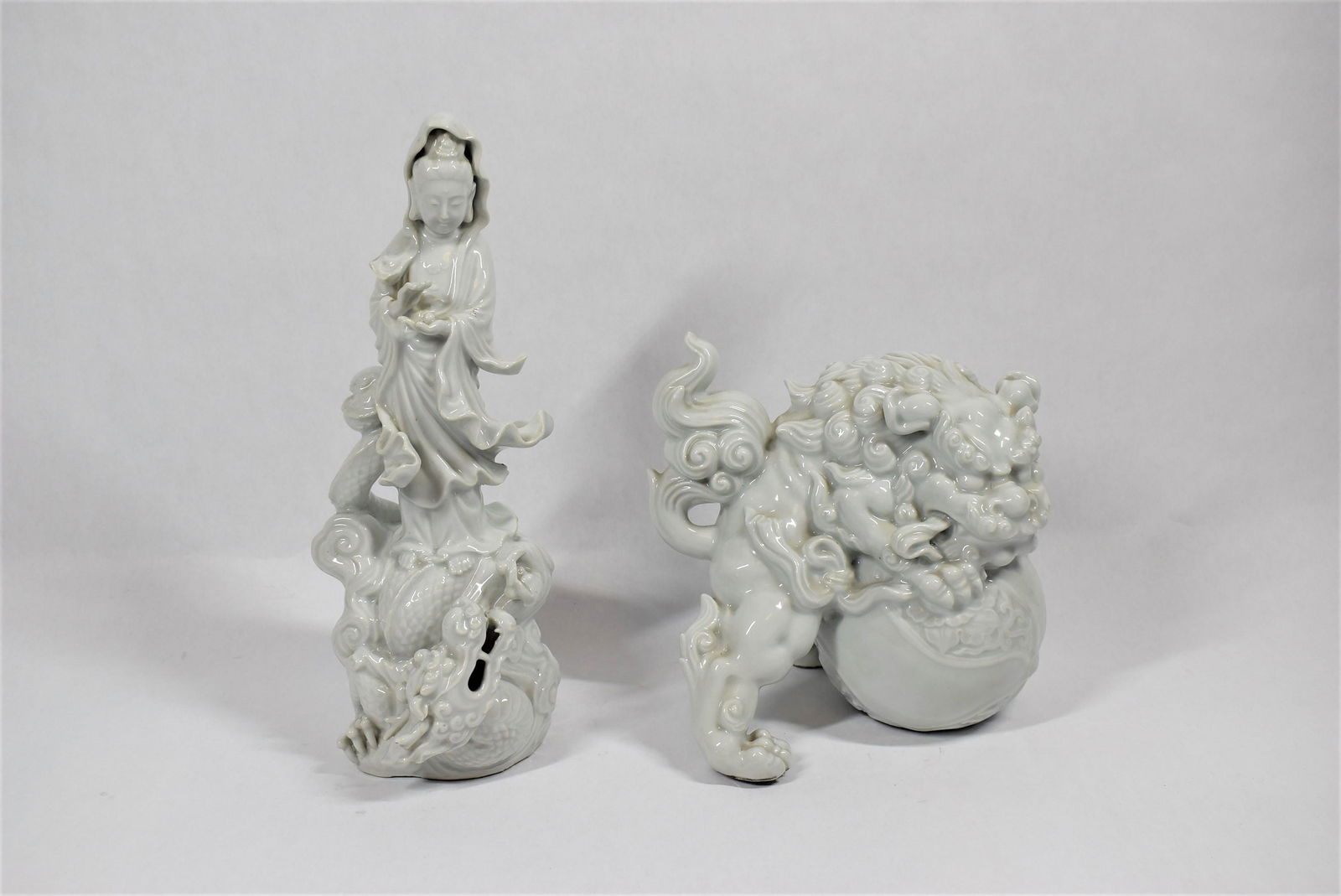 Chinese blanc de chine Guanyin and Foo lion (1 of 17)