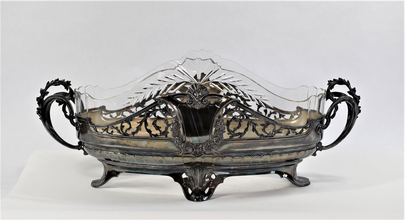 Massive continental silver plated Jardiniere centerpiece (1 of 13)