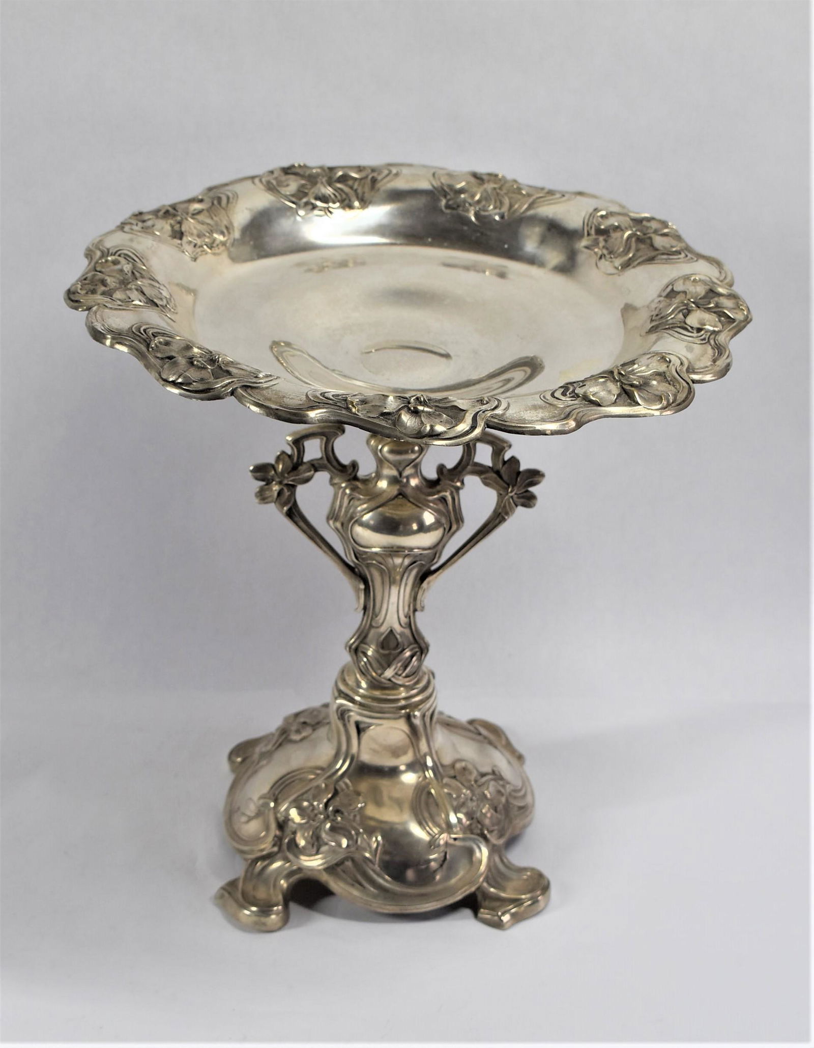 Large Art Nouveau silvered brass tazza circa 1905 (1 of 7)