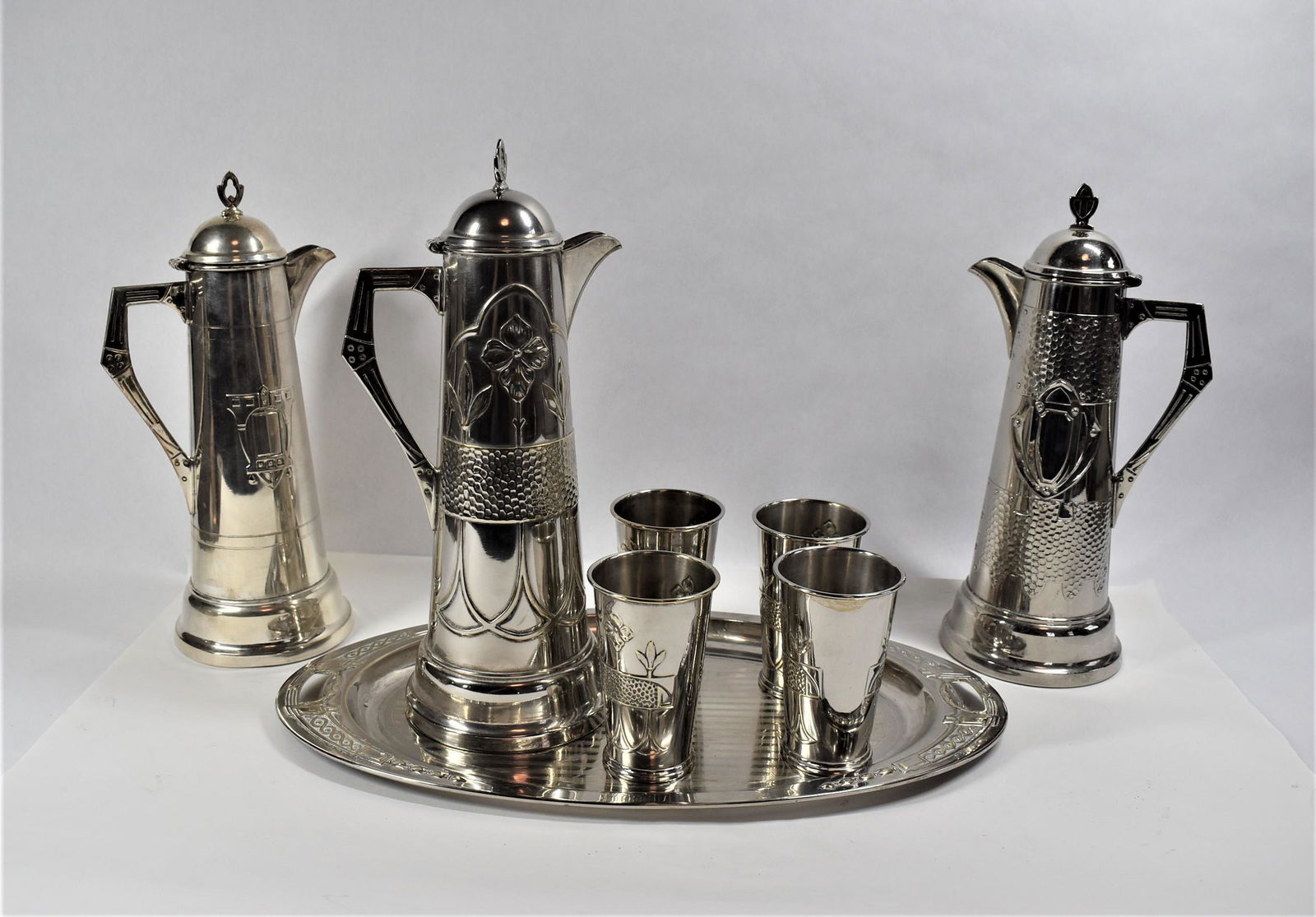 Grouping of Art Nouveau silver plated metal Jugs / ewers and a beer set (1 of 14)