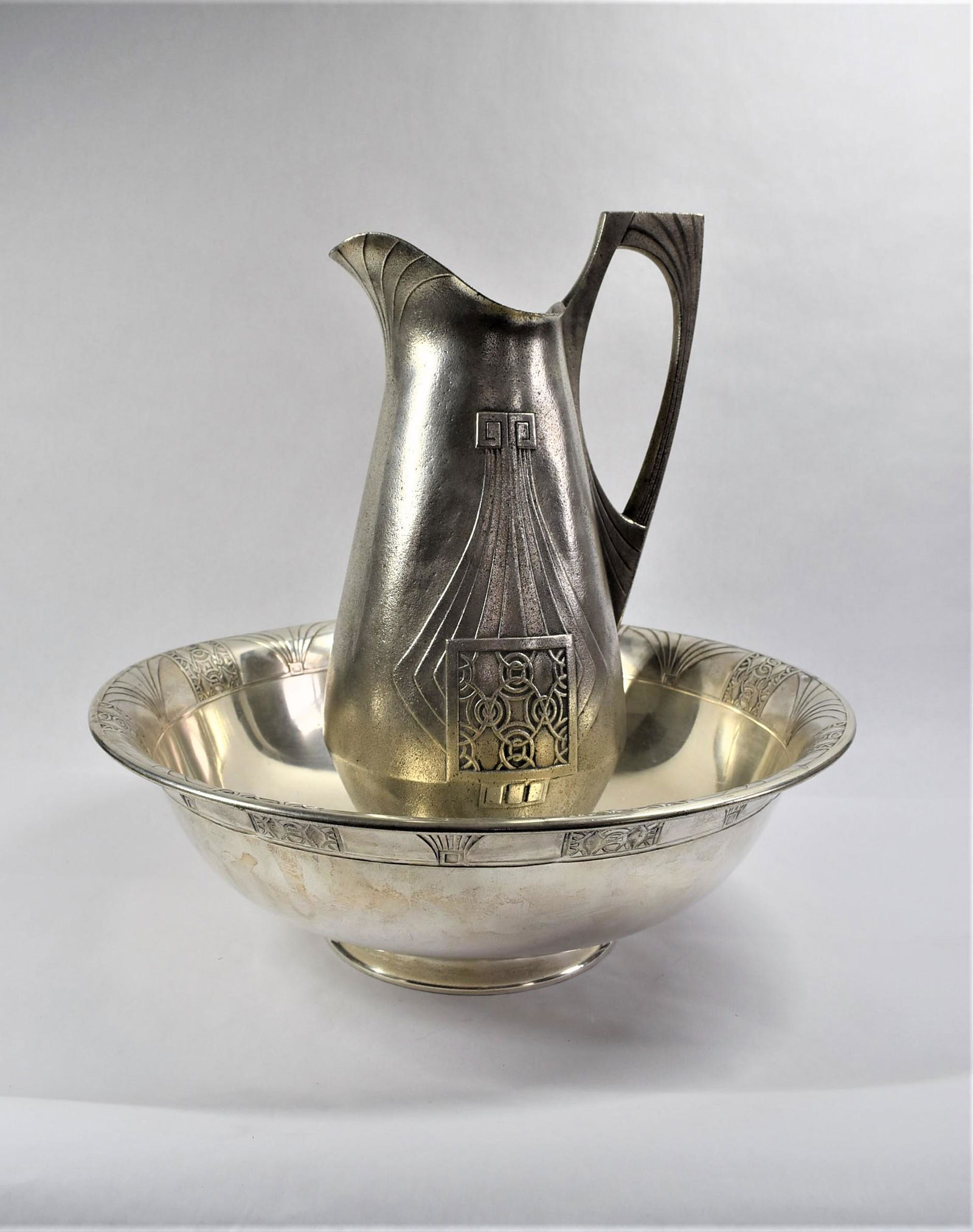 Massive Art Nouveau Jug And Basin (1 of 15)