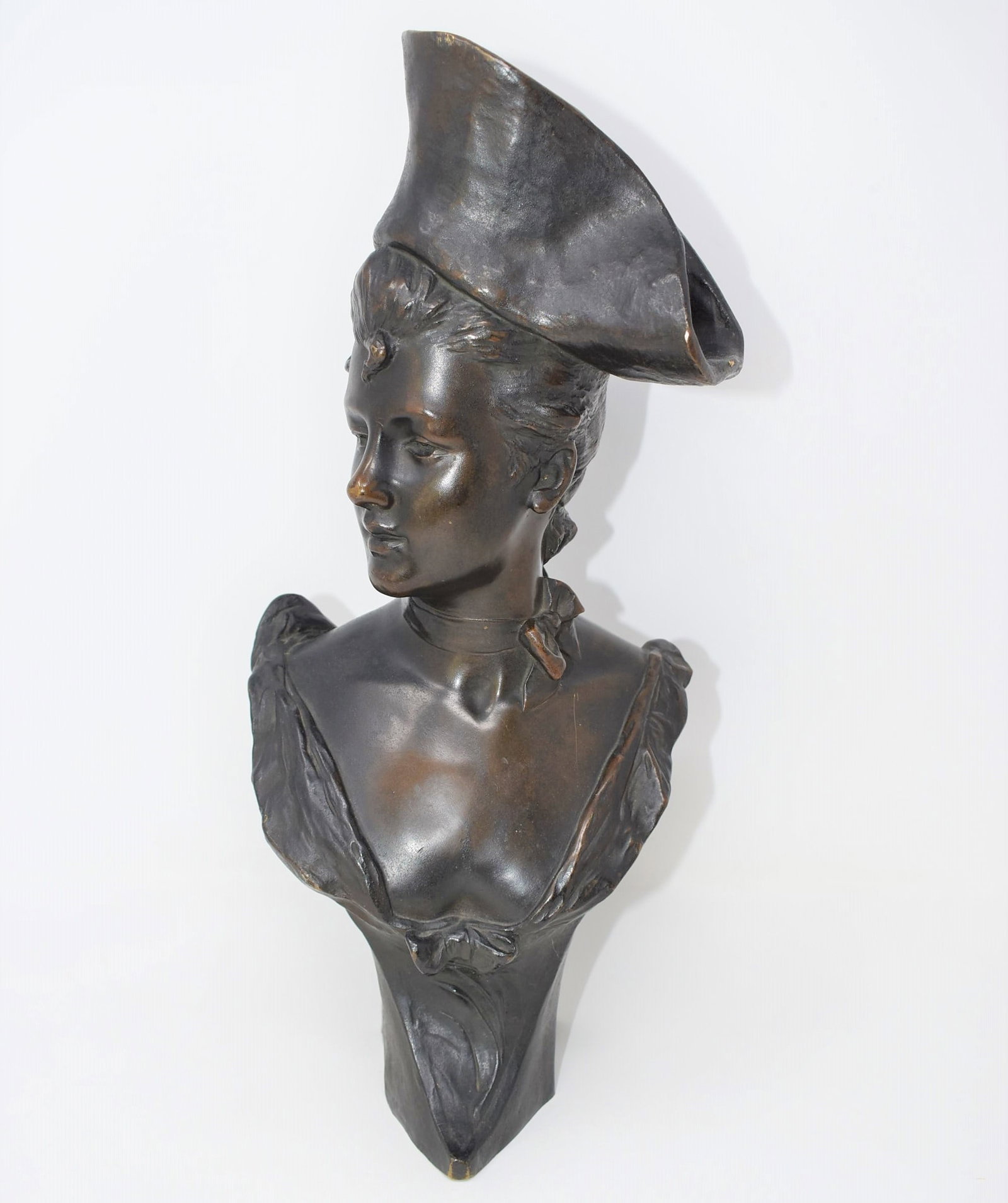 Antique Van der Straeten bronze bust of a beauty: An antique French well cast bronze bust of a beauty with tricorn hat signed " Van der Straeten" for Georges van der Straeten ( 1856-1941). Circa 1900, original dark brown patina. Also stamped in the b
