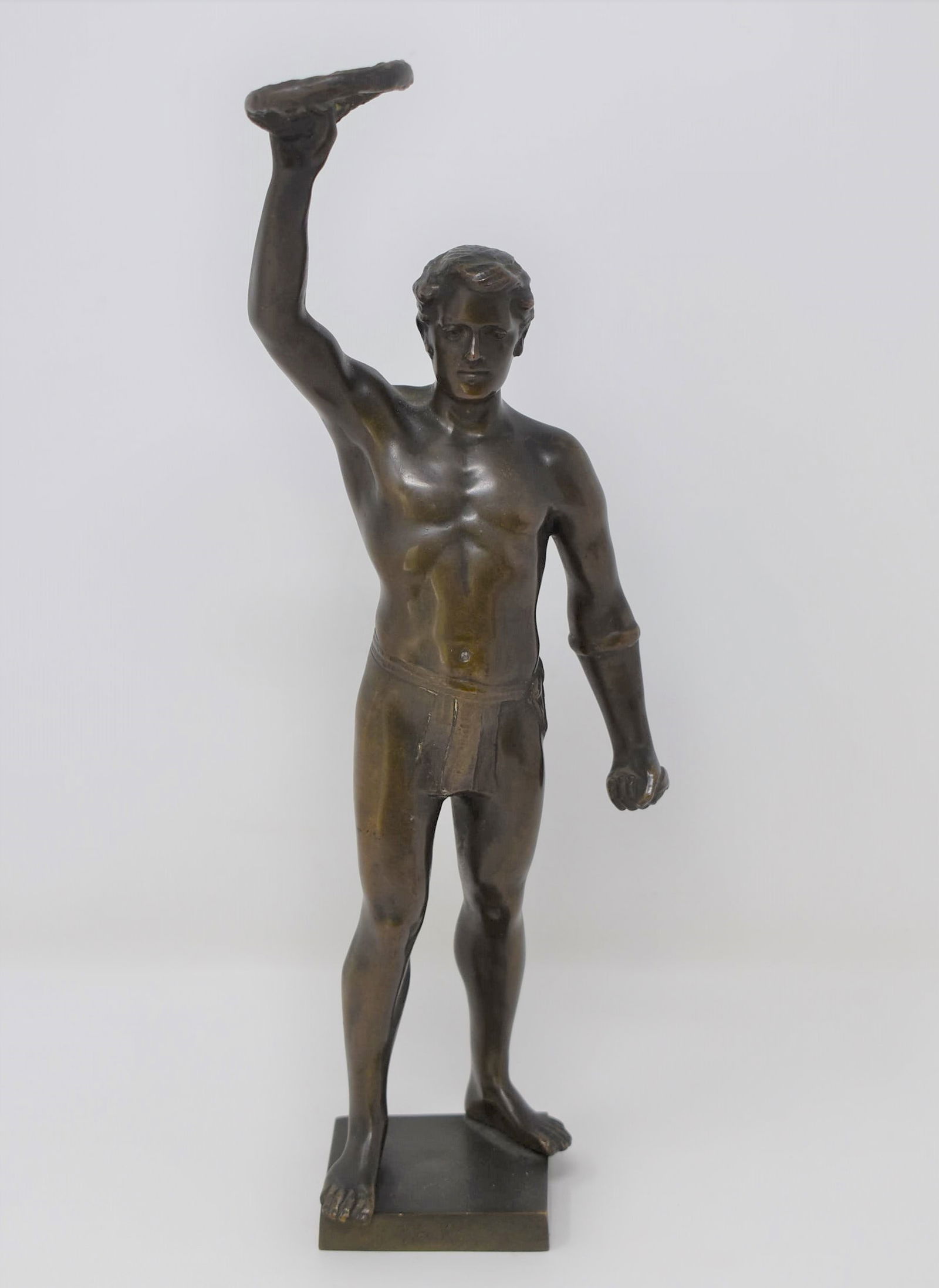 HANS KECK Art deco male bronze nude of an athlete: An Austrian Art deco period patinated bronze nude of an athlete signed " Keck" on the base for Hans Keck ( Austrian, 1875-1941). Approximate measurements: 11.25"h x 4"W x 3"D In-house domestic shippin