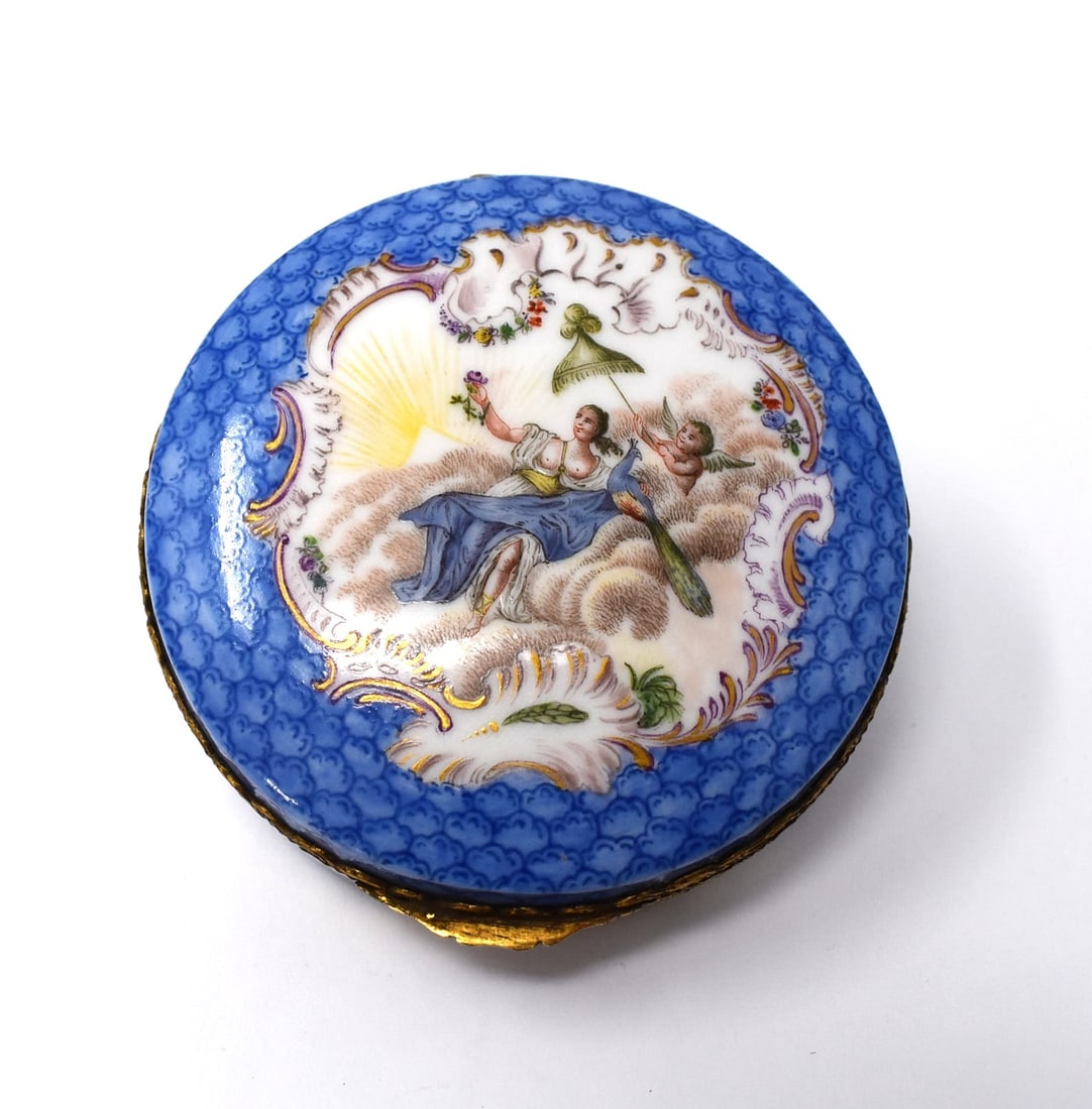 Antique ormolu mounted Meissen style Samson porcelain snuff box (1 of 16)