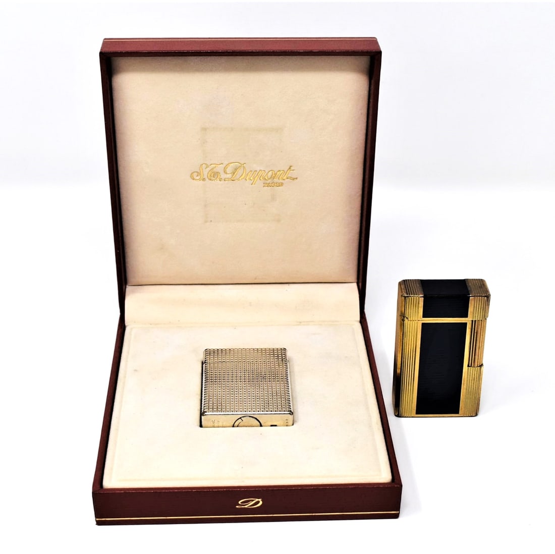 Two vintage S.T. Dupont lighters (1 of 11)