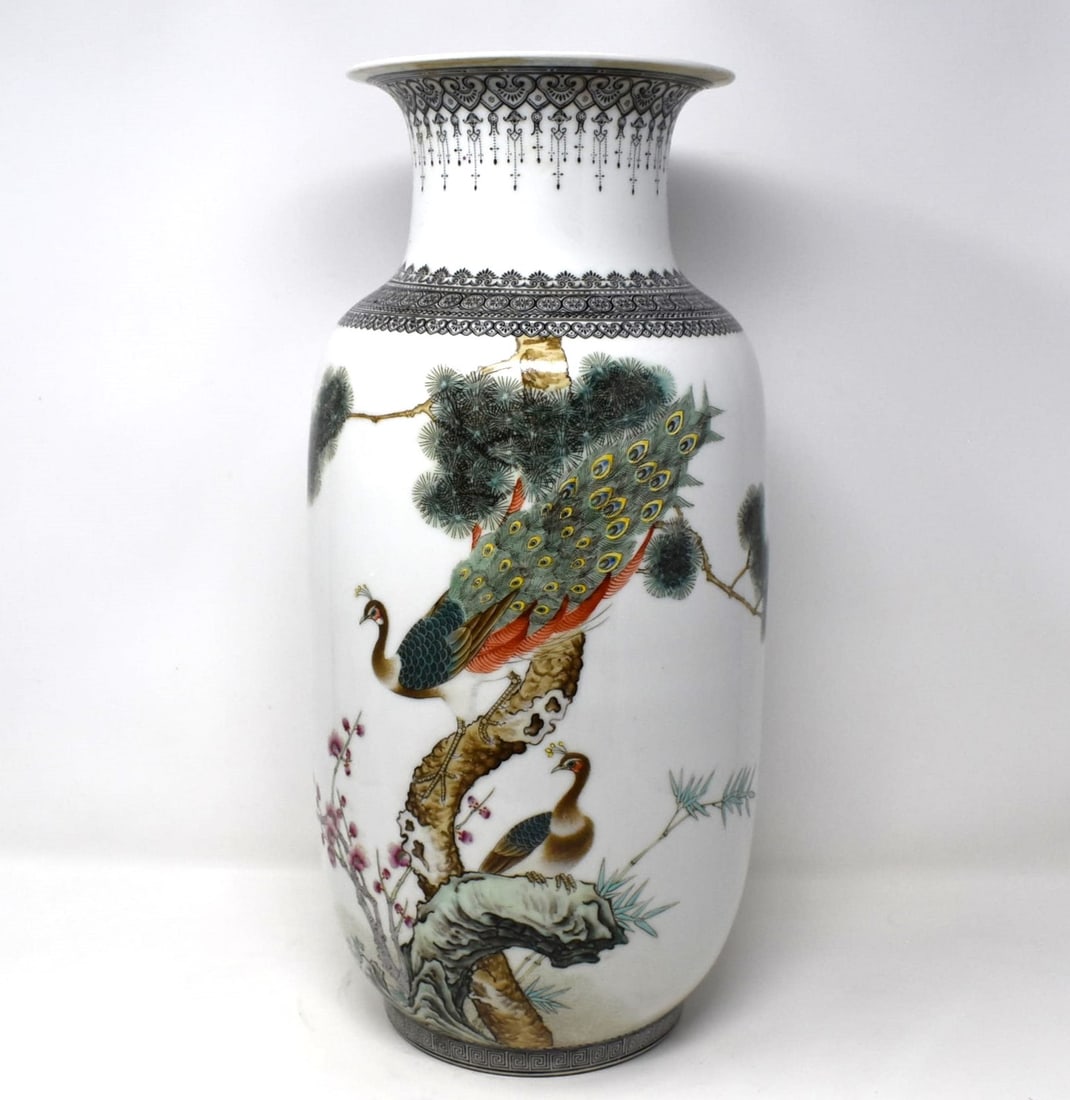 Large Chinese republic period famille rose porcelain vase (1 of 20)