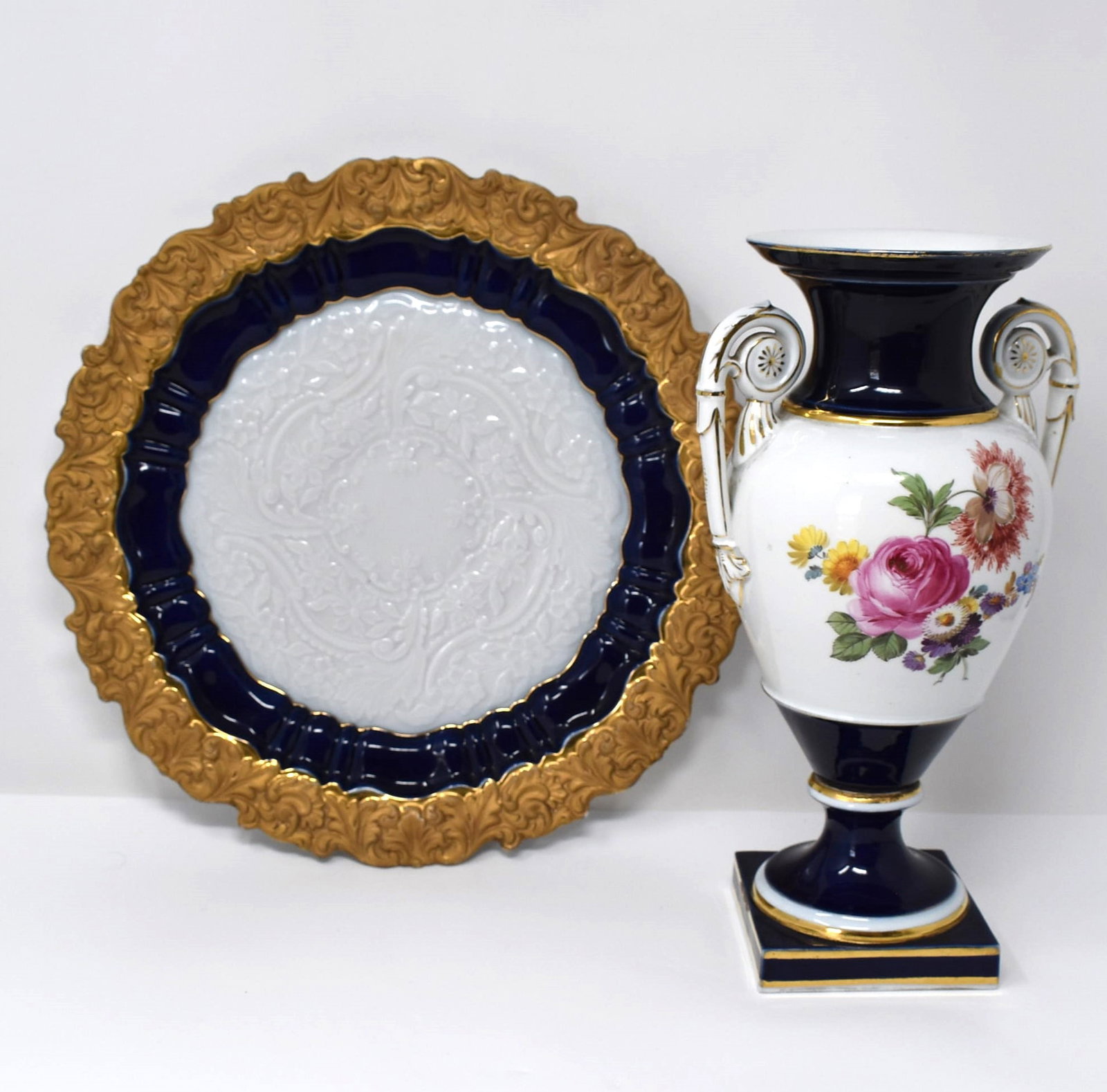 Two MEISSEN porcelain items: a Charger and a vase (1 of 15)