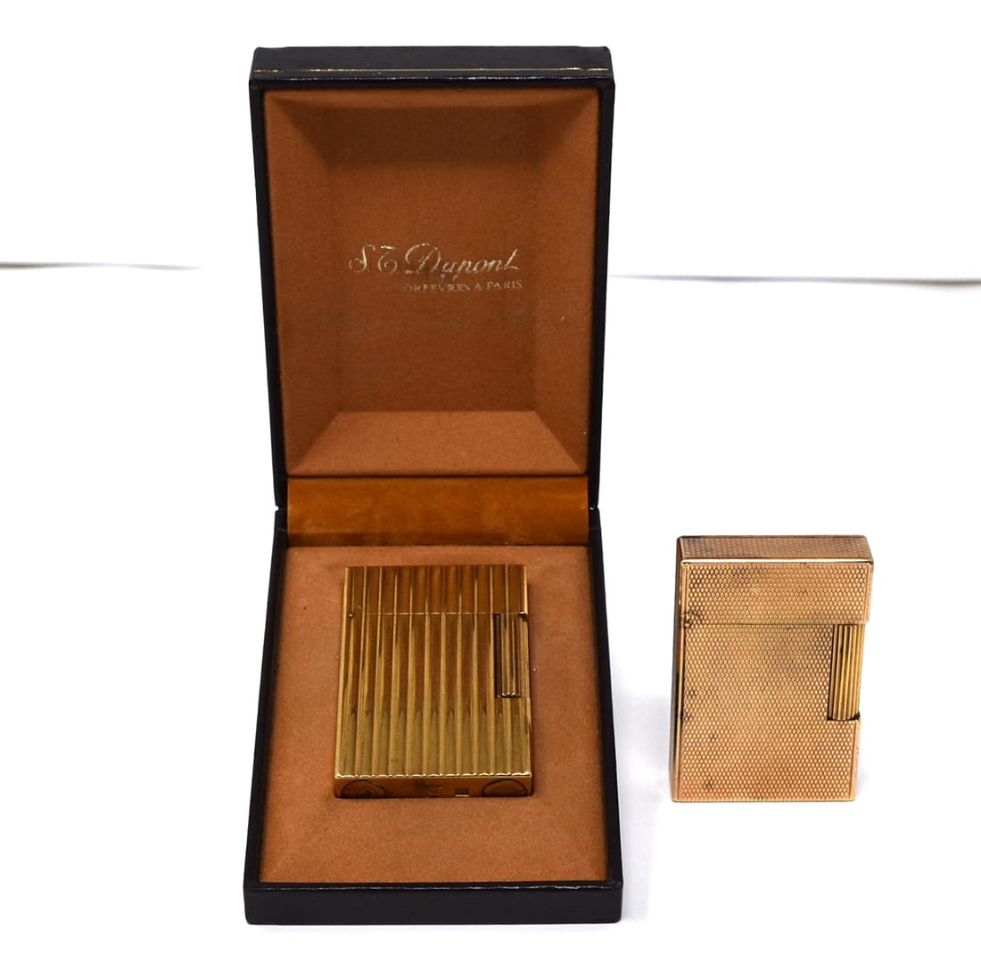 Two S.T. Dupont, Paris vintage gold plated lighters (1 of 12)