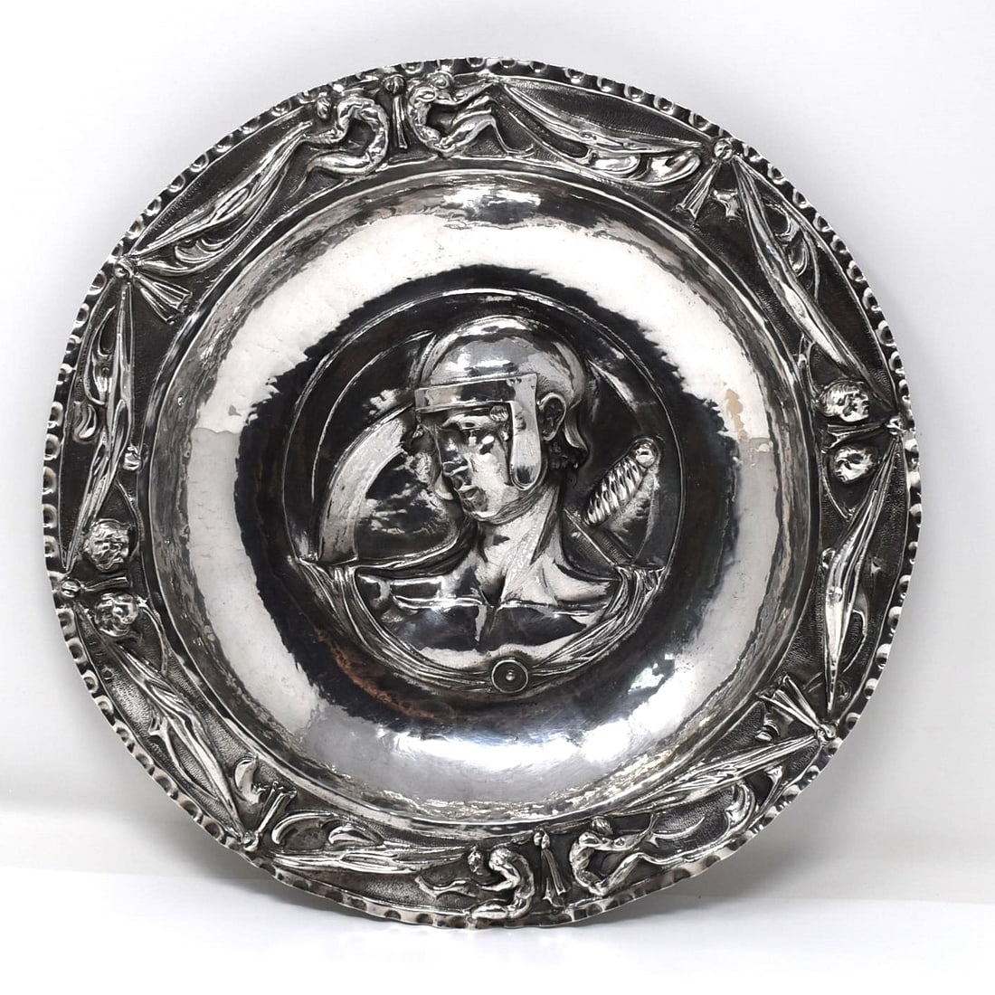 HANAU silver presentation dish with Roman soldier (1 of 15)