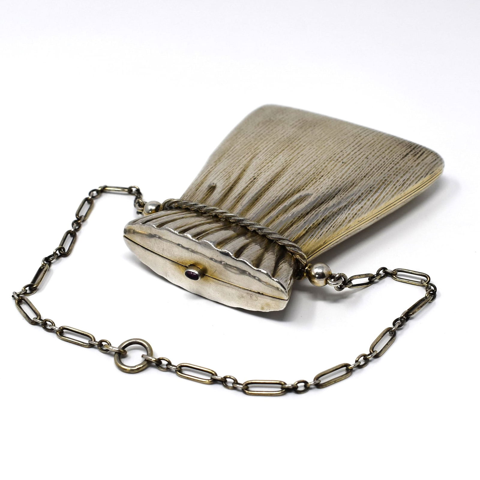 Art Deco solid silver purse-form vanity case with wrist chain (1 of 20)