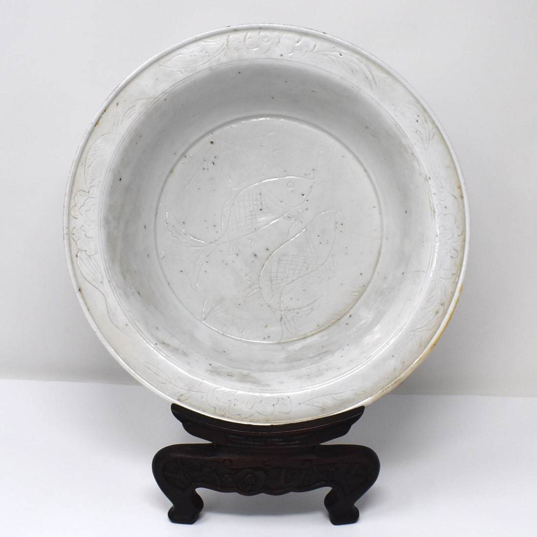 Chinese incised and white glazed bowl /dish with fish motif (1 of 20)