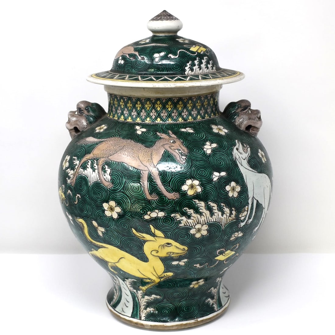 A large famille verte porcelain vase and cover with beasts (1 of 20)