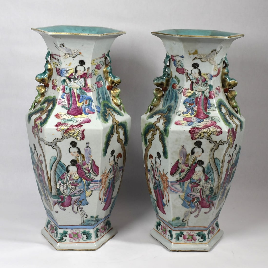 A pair of Chinese famille rose porcelain Hexagonal vases (1 of 20)