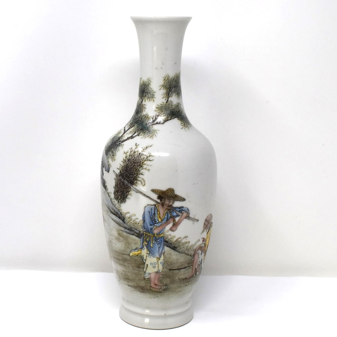 A Chinese famille rose porcelain bottle vase (1 of 20)