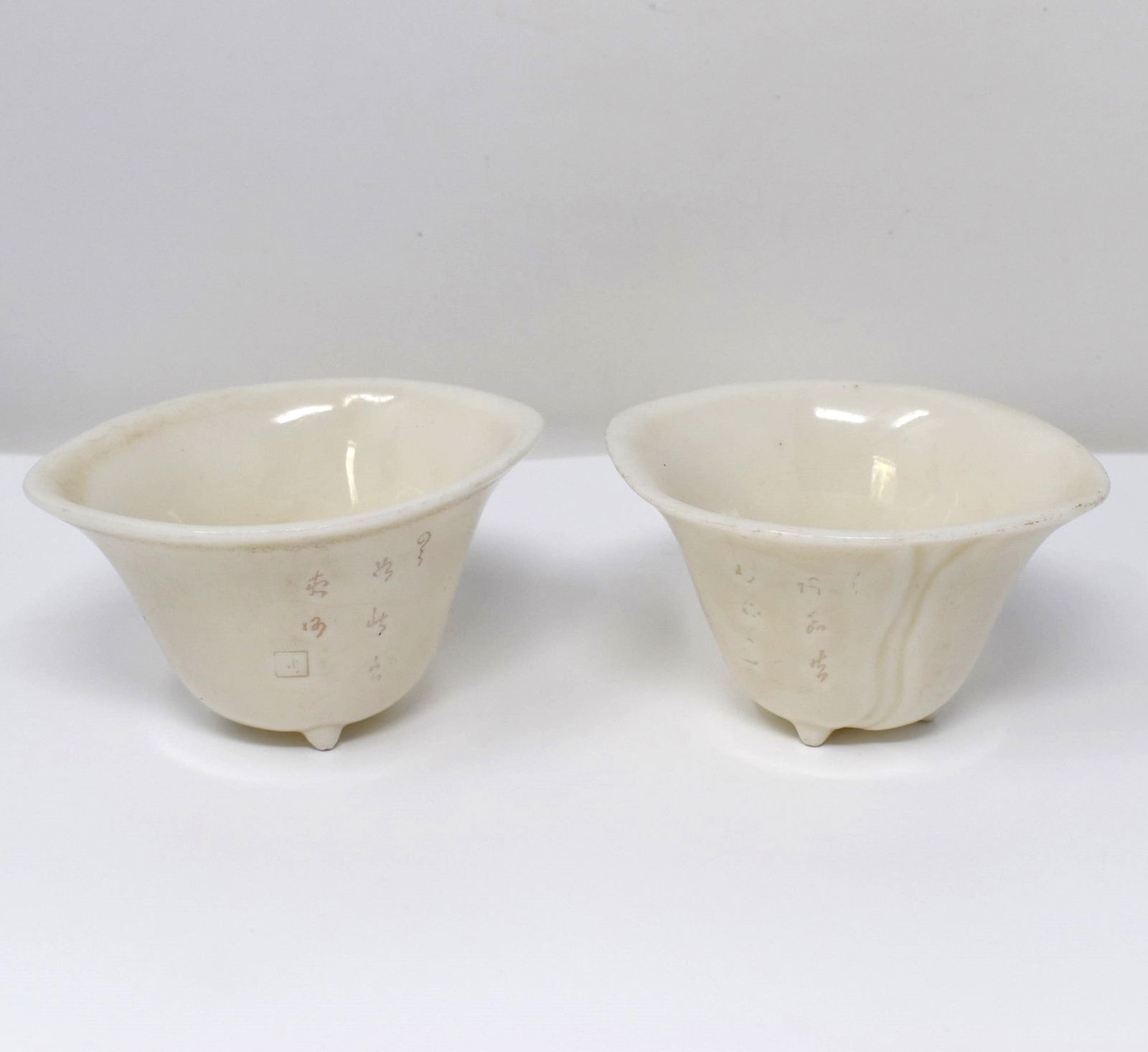 Two Chinese dehua porcelain tripod cups (1 of 19)
