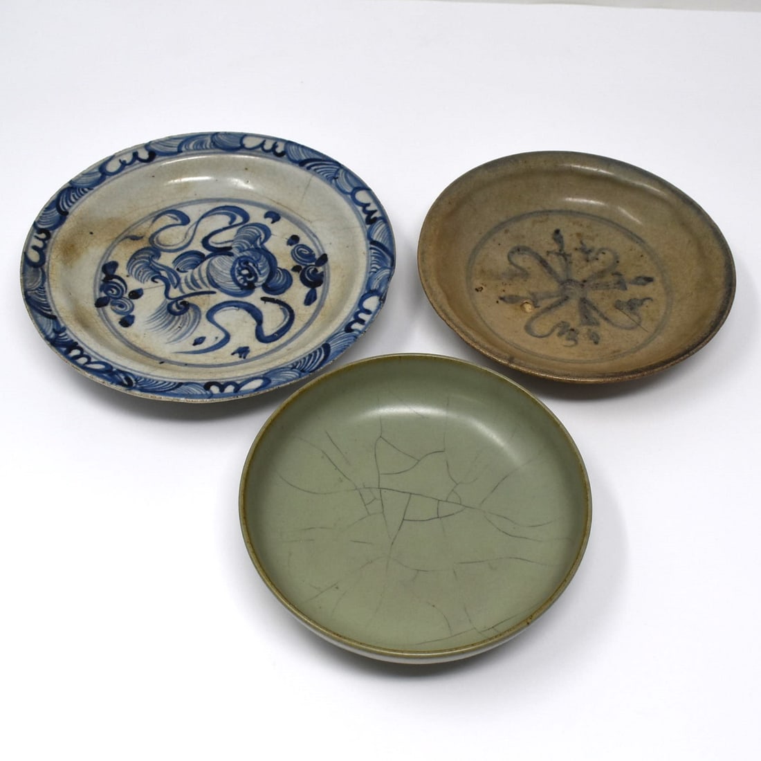 Grouping of three small Chinese ceramic dishes (1 of 20)