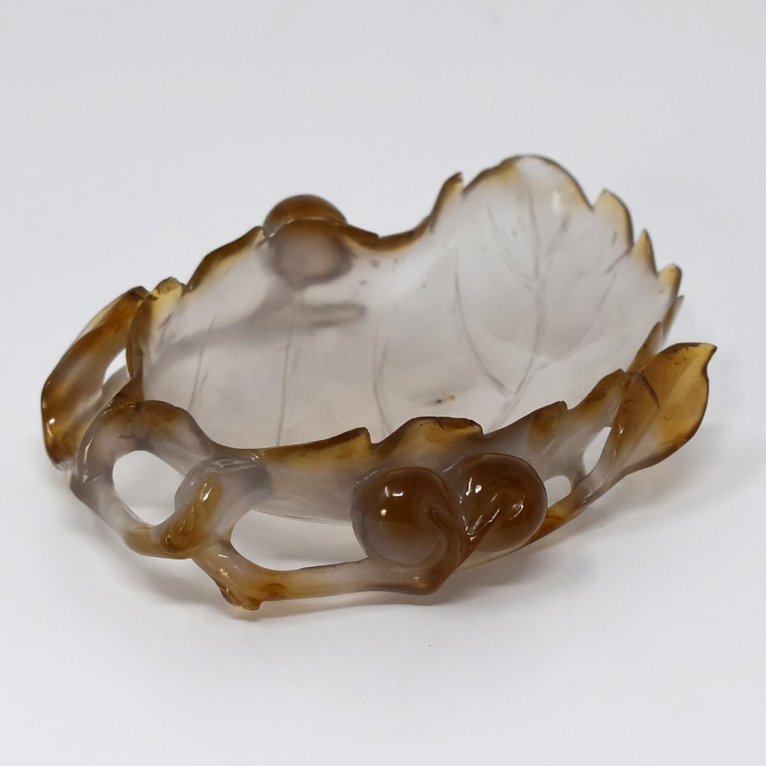 A Chinese carved agate brush washer (1 of 17)