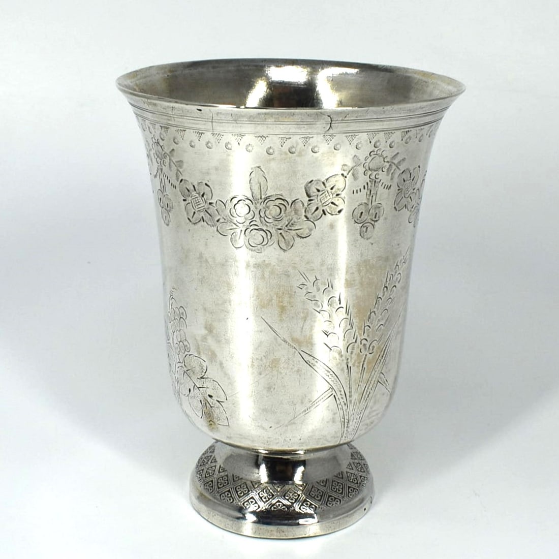 An early 19th century French sterling silver cup (1 of 12)