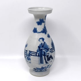A Chinese blue and white porcelain bottle vase