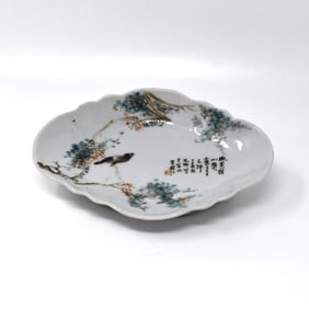 A Chinese famille rose porcelain footed dish with magpie