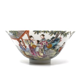A Chinese famille rose porcelain bowl