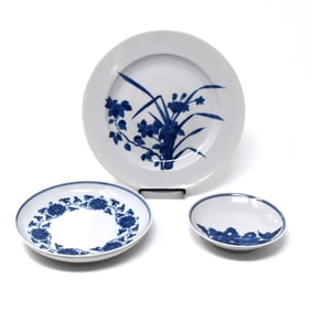 A grouping of three Chinese blue & white porcelain dishes