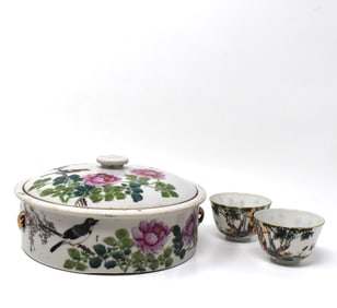 A grouping of three Chinese famille rose porcelain items