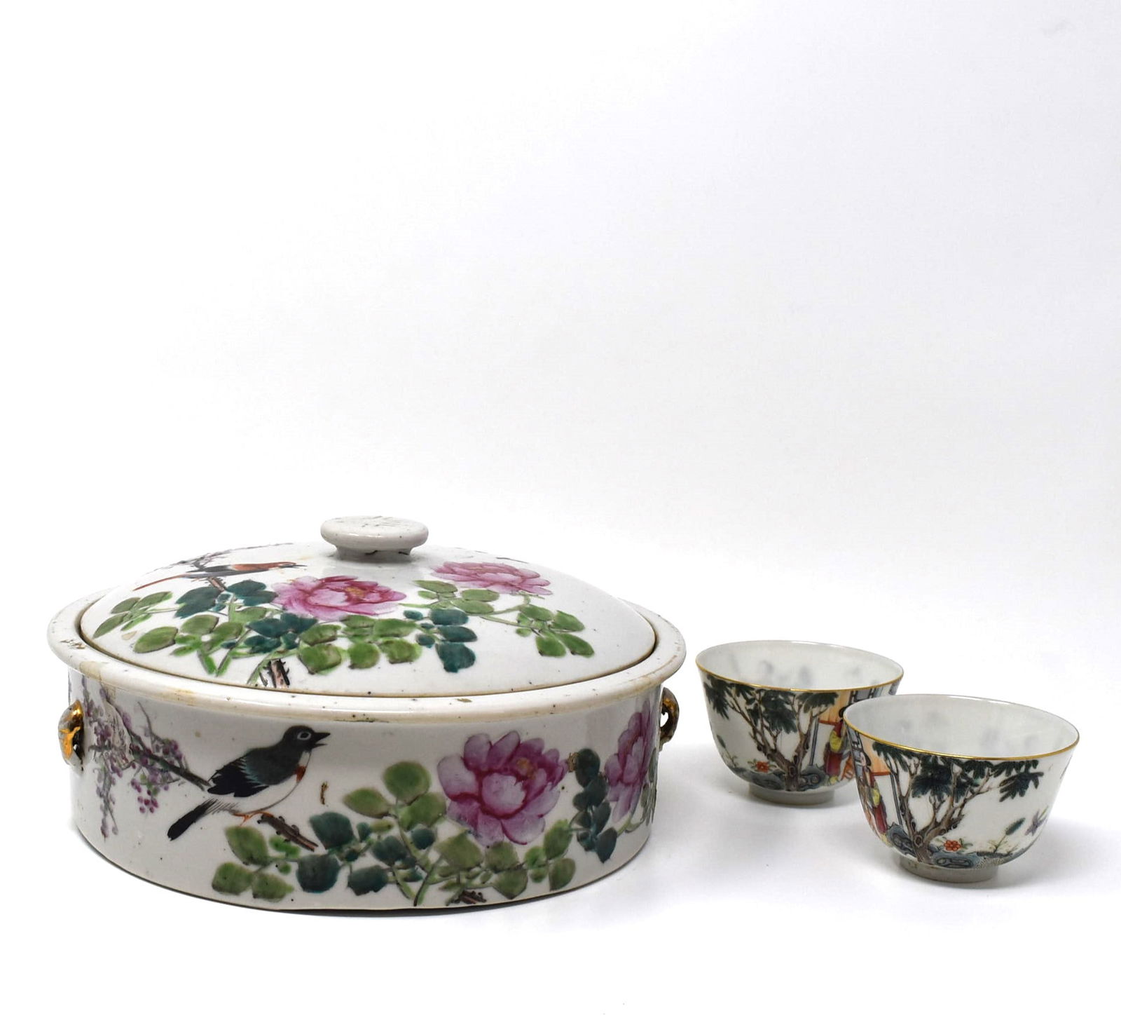 A grouping of three Chinese famille rose porcelain items (1 of 20)
