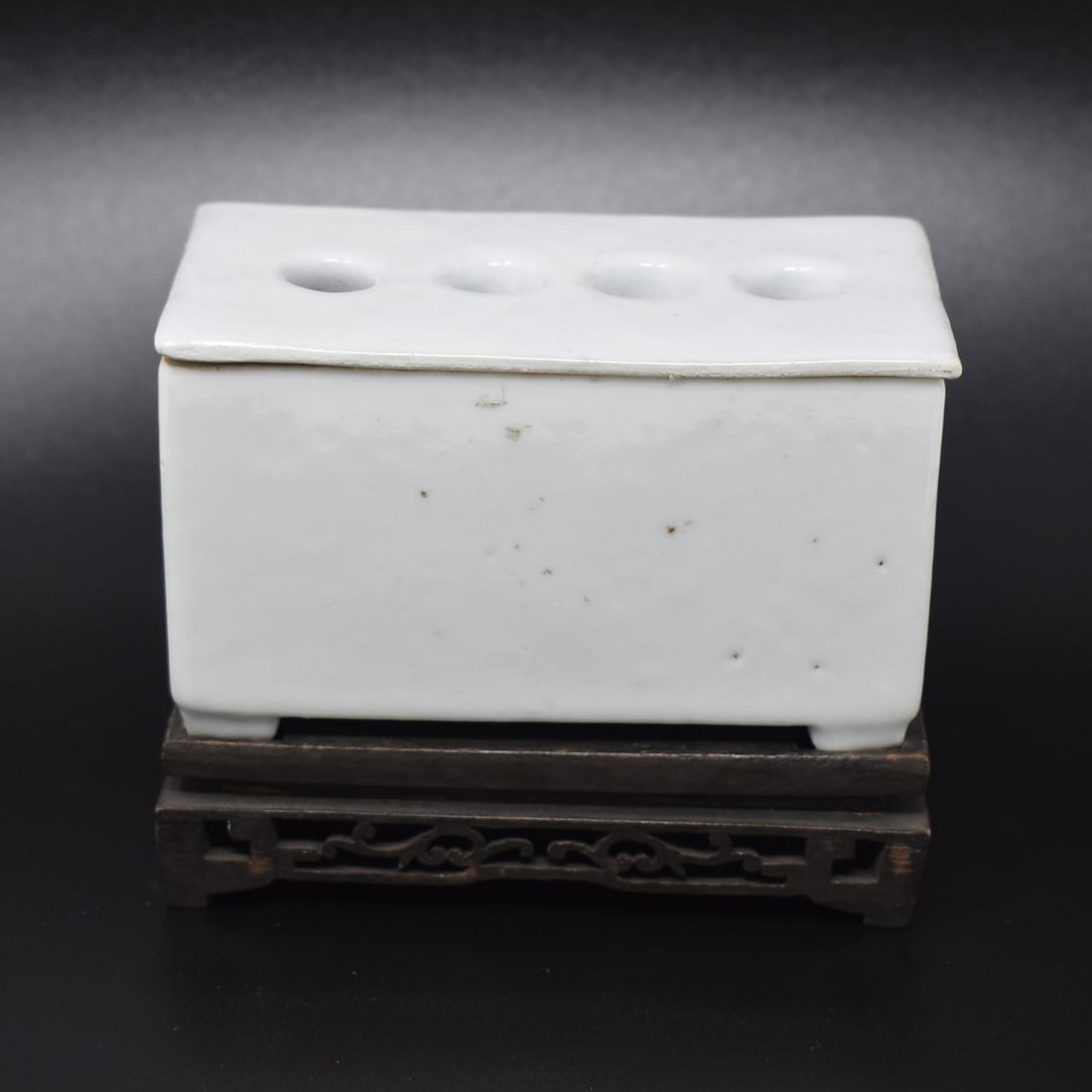 A Chinese Dehua / blanc-de-Chine porcelain flower block / vase (1 of 10)