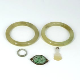 Grouping of Chinese hardstone jewelry