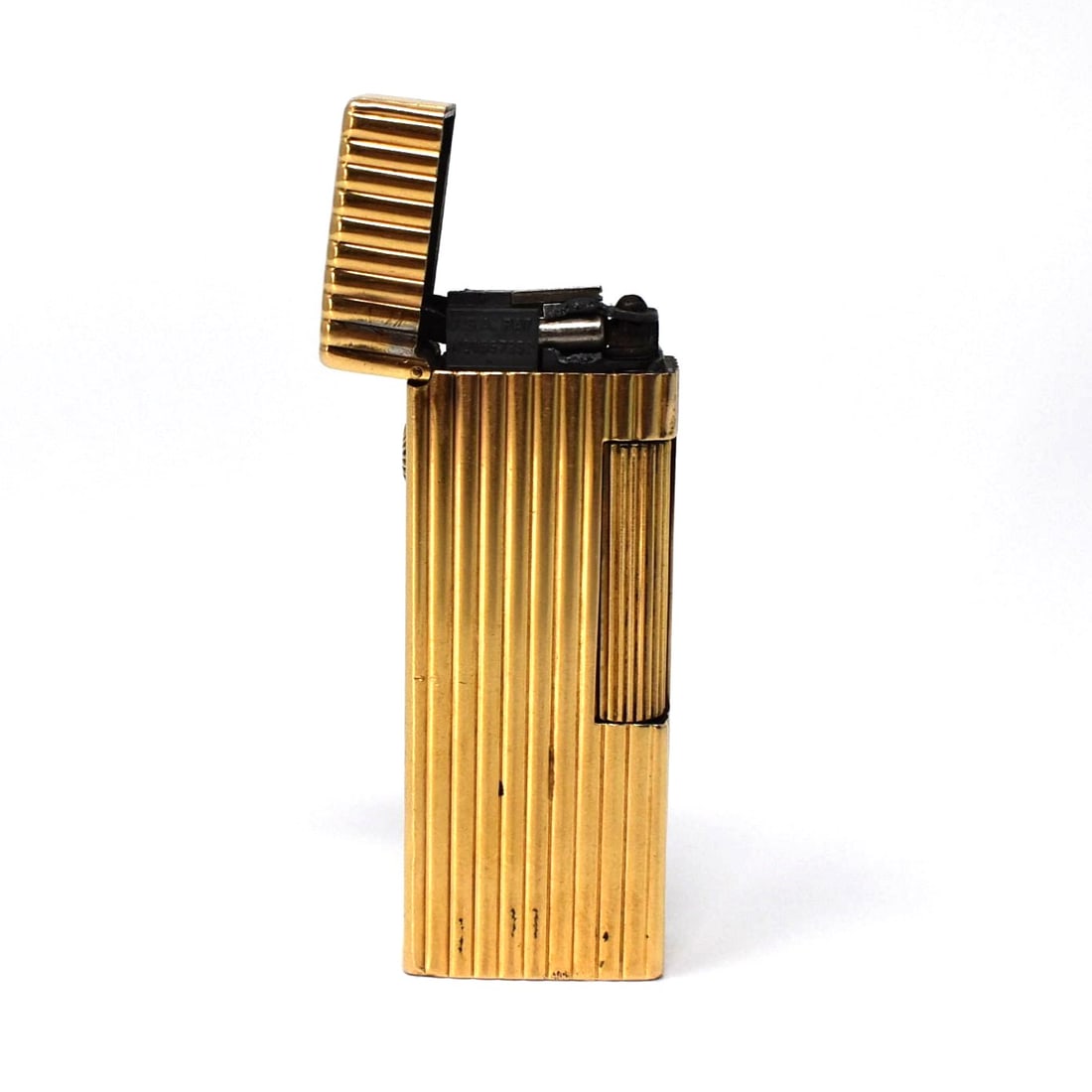 Vintage 18K GOLD lighter: A vintage 18K gold lighter. Marked '750' for 18K gold. No other marks. Gross weight: 3.42 Oz or 99g or Approximate measurements: 65mmx25mm