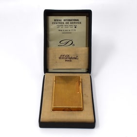 Vintage S.T Dupont gold plated lighter in original box