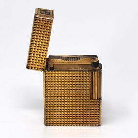 A vintage gold plated S.T Dupont lighter