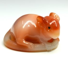 A carved striated agate figure of a mouse, Fabergé or Sumin, St. Petersburg, 1900-1917