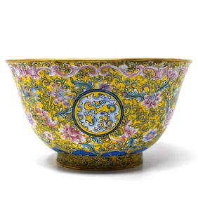 A Chinese canton enamel bowl