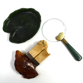 A grouping of three Chinese jade and stone items