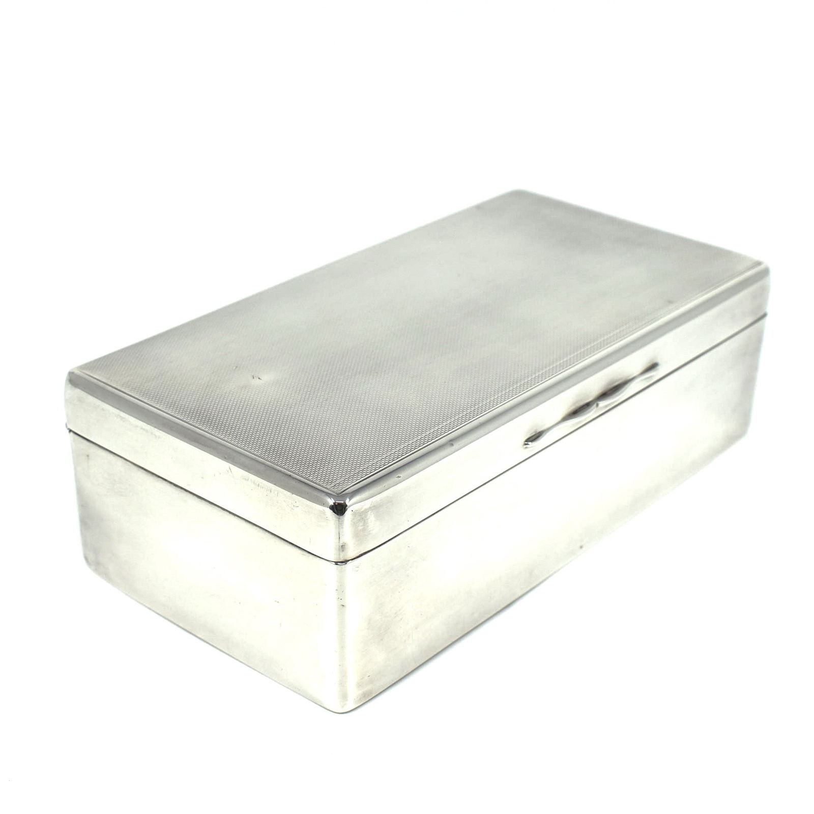 An English sterling silver cigar box, Barker Brothers Silver Ltd, 1951 (1 of 14)