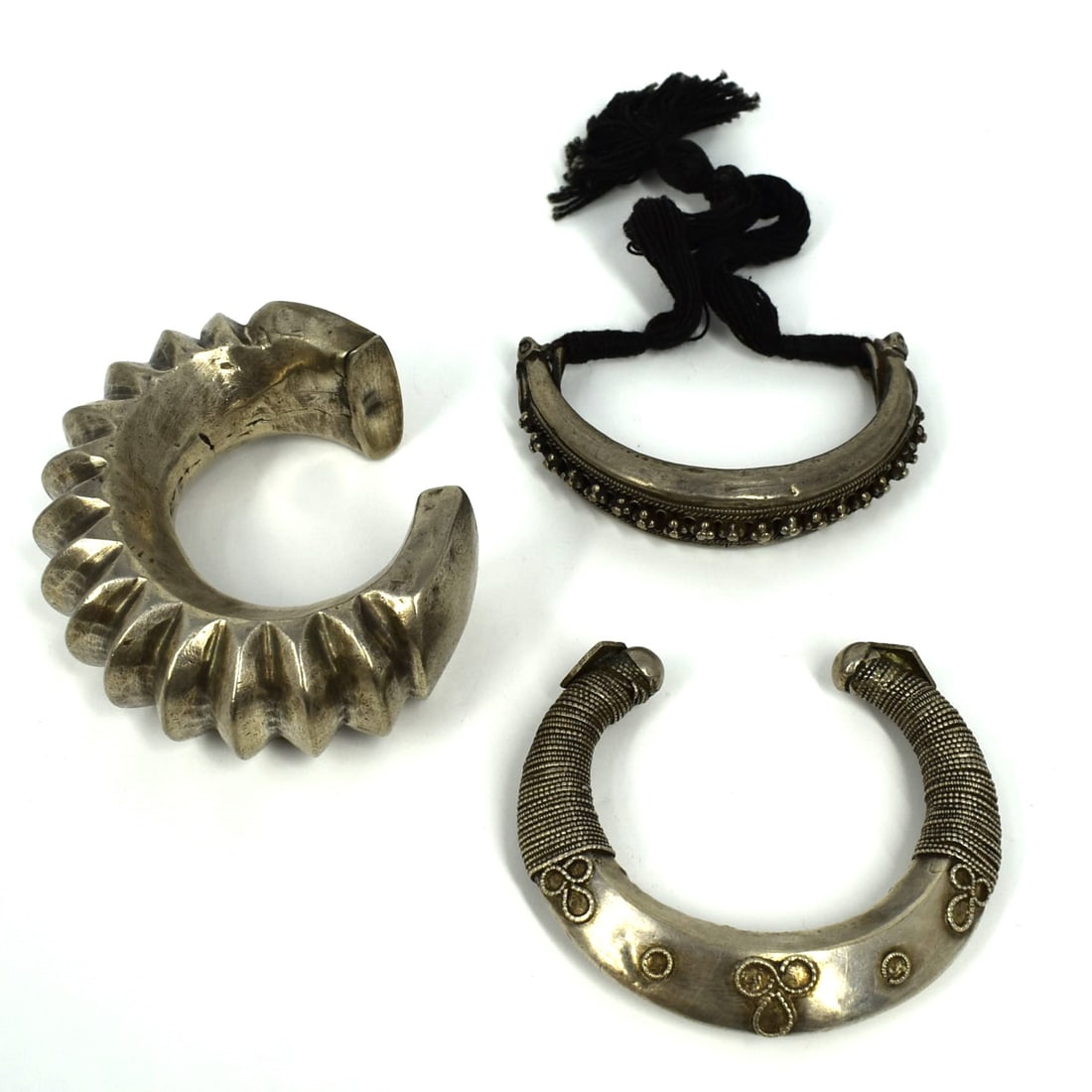 A group of three vintage tribal western Indian silver cuff bracelets: A group of three vintage tribal western Indian silver cuff bracelets. Low-grade silver, 700/1000 or less. From an Ossining NY Estate. Gross weight: 5.96 Troy Oz or 185g Approximate measurements (large