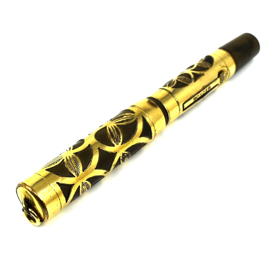 A vintage Wonder 18K gold filled overlay fountain pen: A vintage Wonder 18K gold filled overlay fountain pen, with 14K gold plated nib. Marked ' 18 K 1/20' on the gold overlay, as well as 'Wonder'. Approximate measurements: 4 1/8"L or 4.5cm L