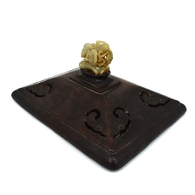 A Chinese russet and celadon jade carving/ finial/ cover