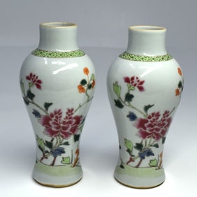 A small pair of Chinese famille rose porcelain vases